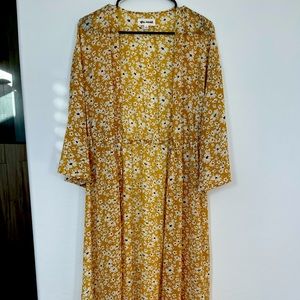 Mustard floral kimono. Maxi length and winch tie waist